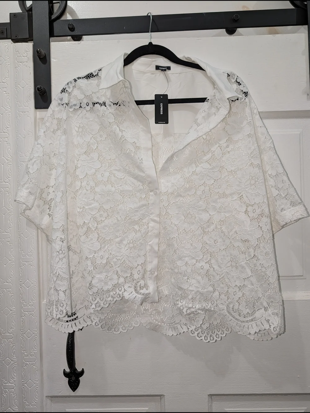 NWT Express White Lace Short-Sleeve Button-Down Blouse XL Extra Large NEW - Picture 4 of 5